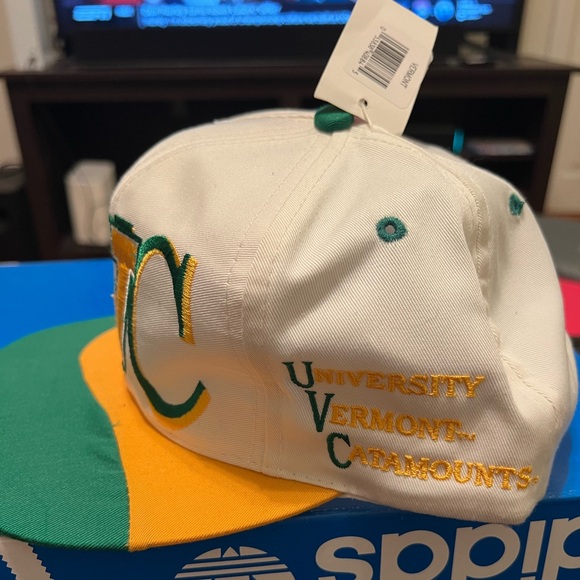 University of Vermont Catamounts Retro SnapBack *New* - Picture 2 of 6